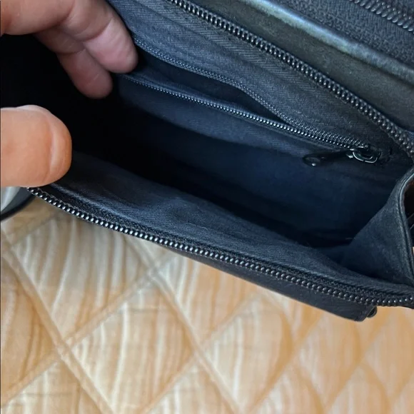 FOSSIL Black Leather Crossbody Bag - Picture 4 of 9